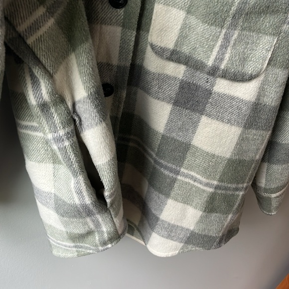 Dynamite plaid shacket size large - Picture 5 of 6